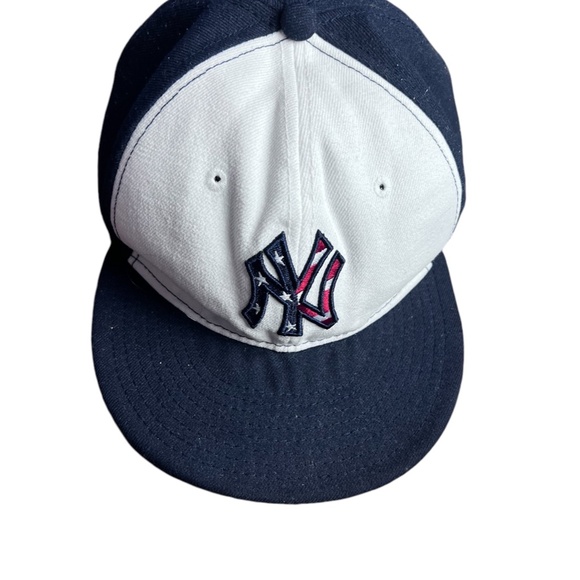 New York Yankee Other - New York Yankee Men's Cap size 6 7/8 54.9 cm Used Navy Blue White